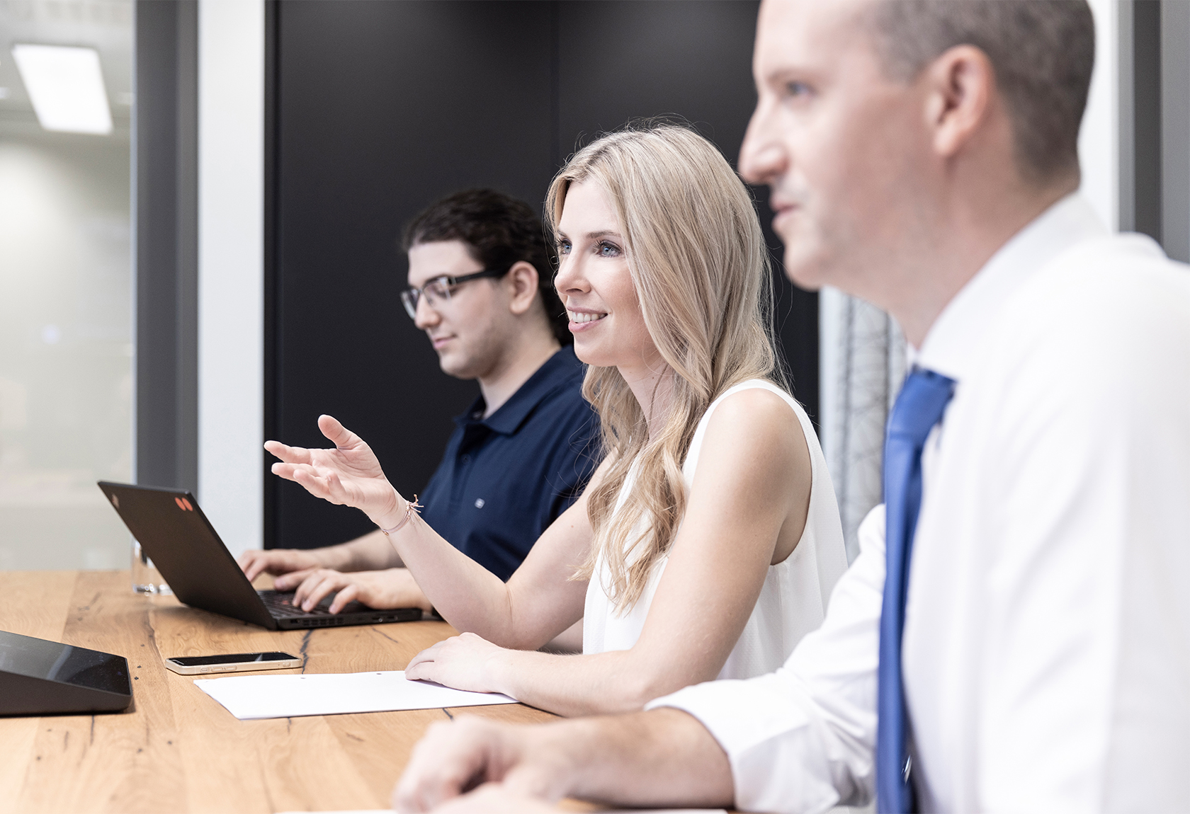 ITKN Mitarbeiter im Meeting